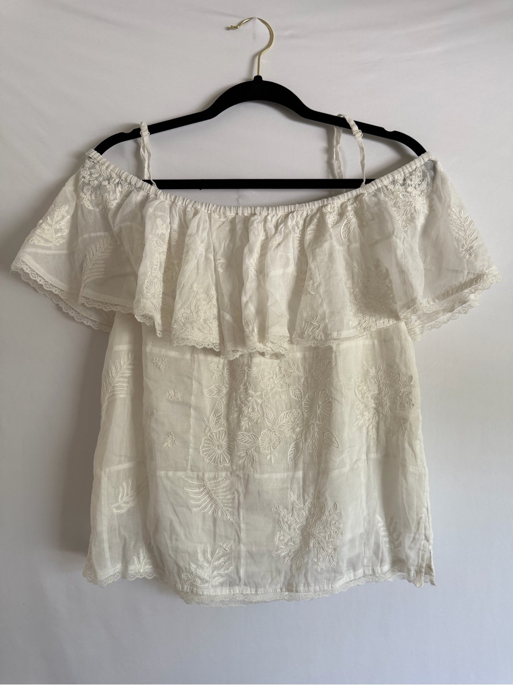Gold Hawk Off-Shoulder White Embroidered Ruffle Top blouse M